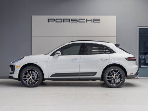 Certified 2024 Porsche Macan image 2