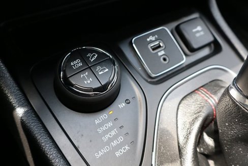 Used 2020 Jeep Cherokee Trailhawk w/ Cold Weather Group image 25