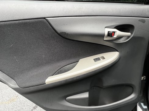 Used 2013 Toyota Corolla S image 25