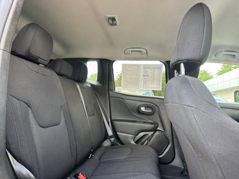 Used 2023 Jeep Renegade Latitude image 22