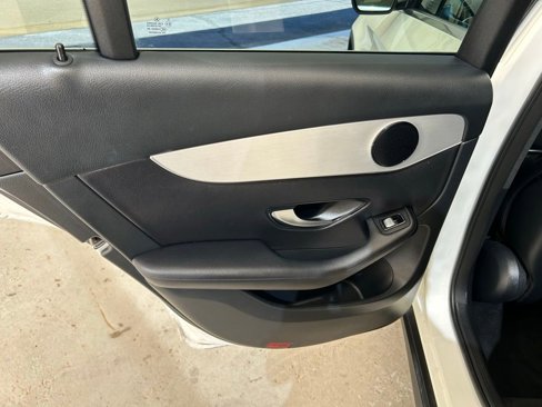 Used 2019 Mercedes-Benz GLC 300 image 23