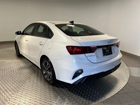 Used 2022 Kia Forte LXS w/ LXS Technology Package image 5