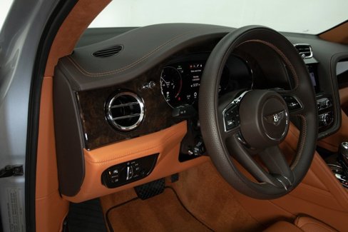 Used 2023 Bentley Bentayga Plug-In Hybrid image 30