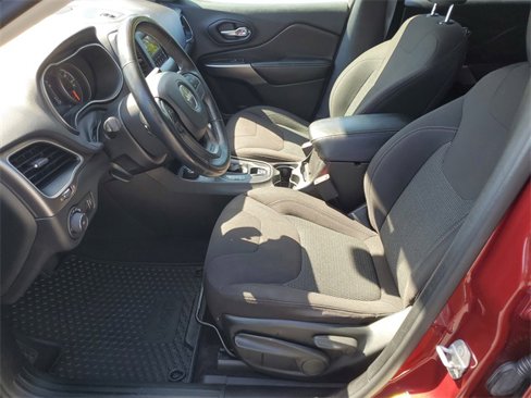 Used 2019 Jeep Cherokee Latitude w/ Cold Weather Group image 18
