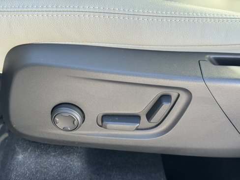 Certified 2024 Volvo XC40 B5 Plus image 19