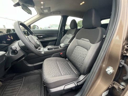 Used 2025 Nissan Kicks SV image 10