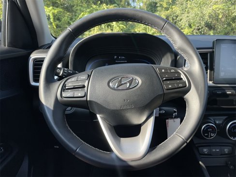 Used 2023 Hyundai Venue SEL image 14