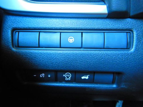 Used 2025 Nissan Rogue SV image 17