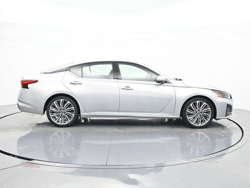 Used 2023 Nissan Altima 2.5 SL image 4