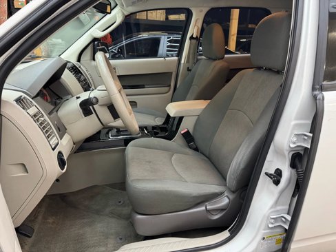 Used 2011 MAZDA Tribute i Sport image 12