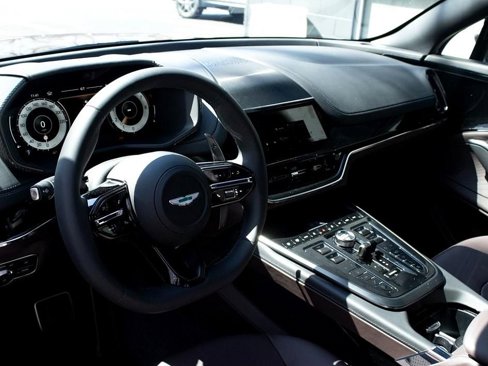 Used 2025 Aston Martin DBX 707 image 8