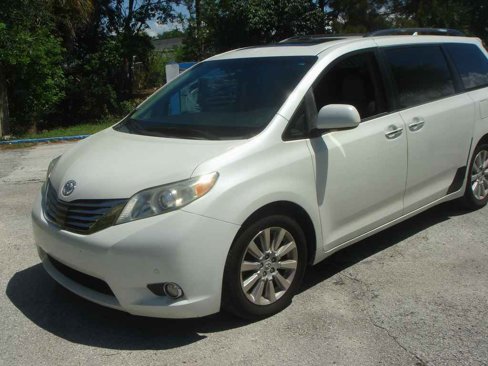 Used 2011 Toyota Sienna XLE image 1