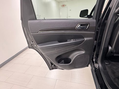 Used 2018 Jeep Grand Cherokee Limited image 11