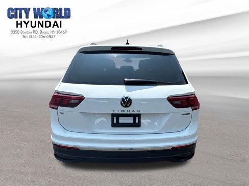 Used 2022 Volkswagen Tiguan SE w/ Panoramic Sunroof Package image 4