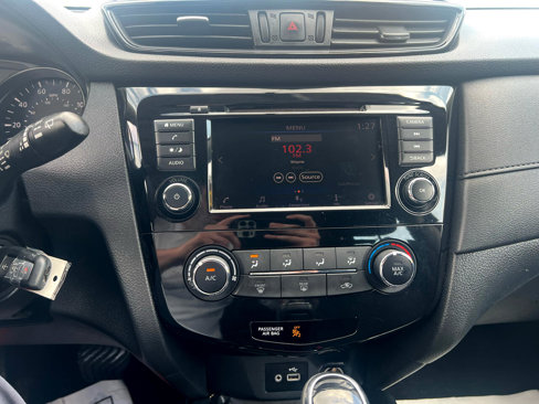 Used 2018 Nissan Rogue S image 14