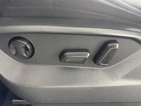 Used 2020 Volkswagen Tiguan SE w/ Panoramic Sunroof Package image 16