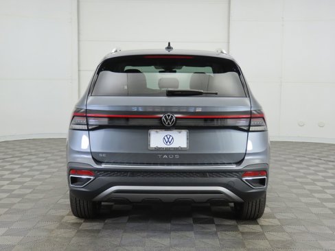 Certified 2025 Volkswagen Taos SE image 7