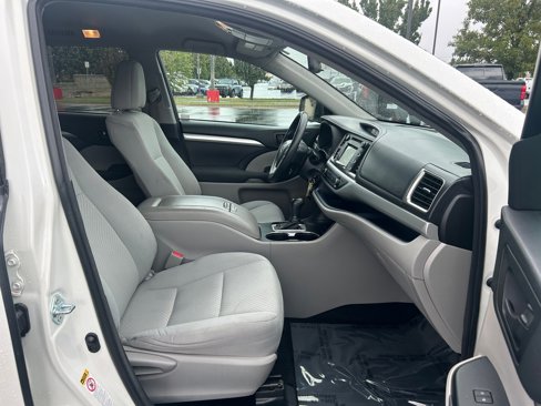 Used 2016 Toyota Highlander LE image 28
