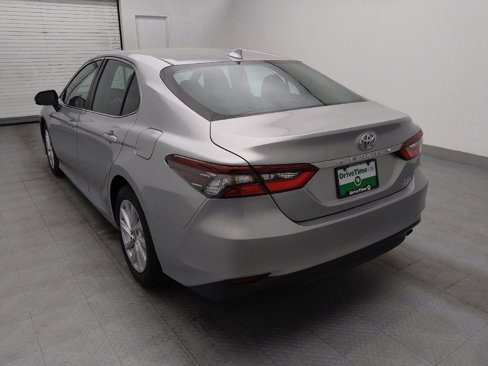 Used 2022 Toyota Camry LE image 5