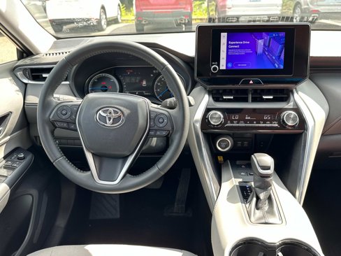 Used 2024 Toyota Venza LE image 20