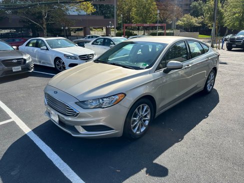 Used 2017 Ford Fusion SE image 3