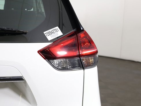 Used 2018 Nissan Rogue S image 13