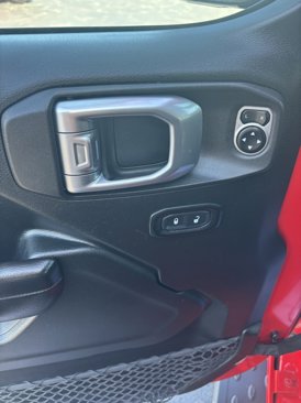 Used 2019 Jeep Wrangler Sport image 9