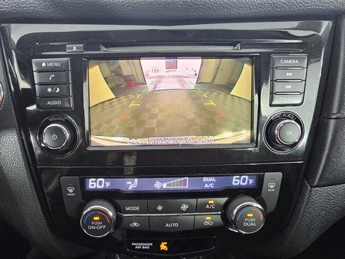 Used 2018 Nissan Rogue SV image 32