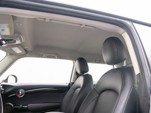 Used 2019 MINI Cooper 2-Door Hardtop w/ Signature Upholstery Package image 18