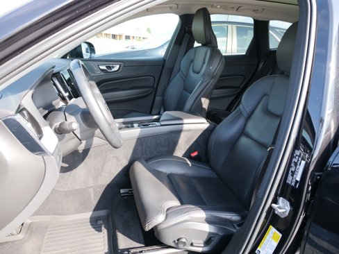 Used 2022 Volvo XC60 B6 Inscription image 14