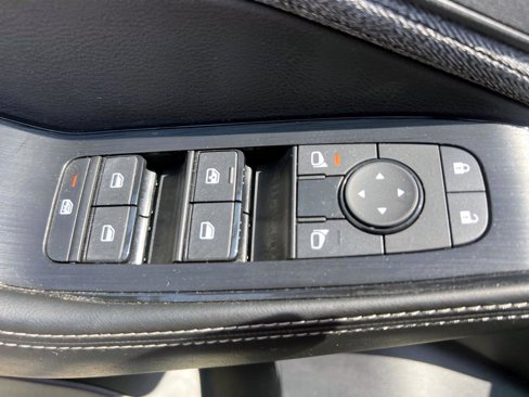 Used 2023 Nissan Rogue SV image 16