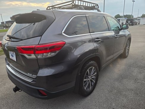 Used 2017 Toyota Highlander XLE image 4