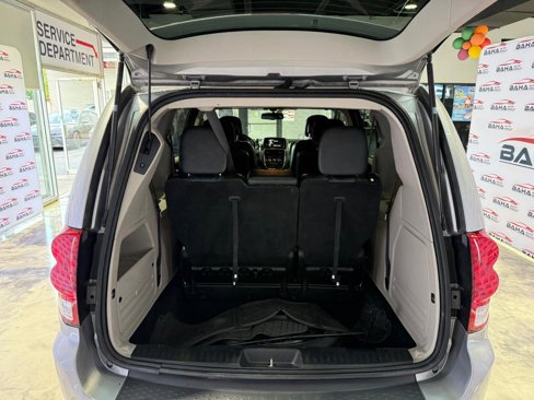 Used 2017 Dodge Grand Caravan SXT image 48