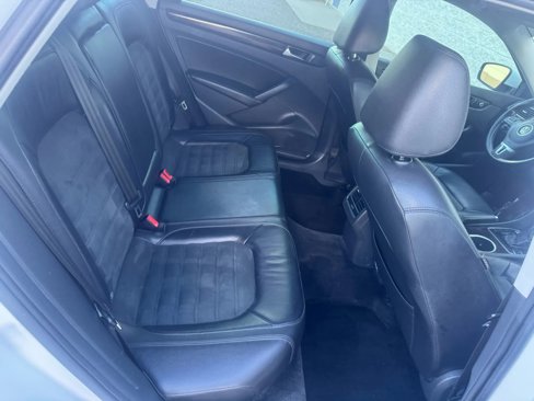 Used 2013 Volkswagen Passat TDI SEL Premium image 19