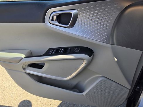 Used 2023 Kia Soul LX w/ LX Technology Package image 25
