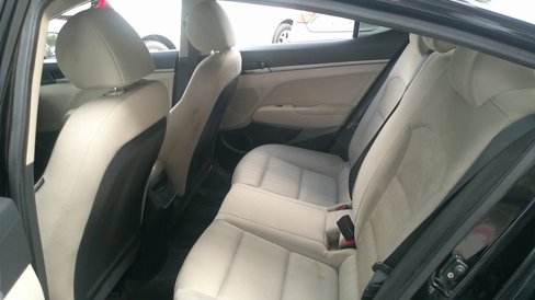 Used 2017 Hyundai Elantra SE image 25