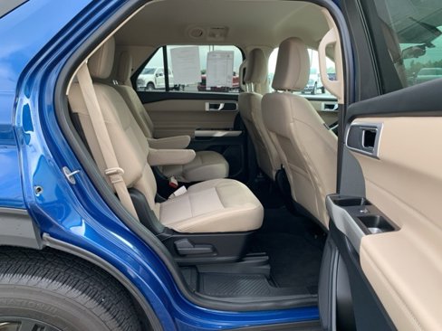 Used 2022 Ford Explorer XLT image 17