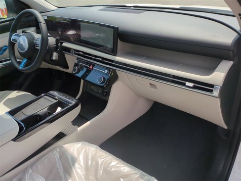 New 2025 Hyundai Elantra SE image 29