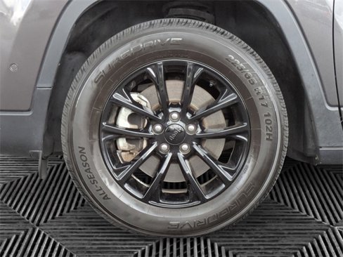 Certified 2023 Jeep Cherokee Altitude Lux image 9