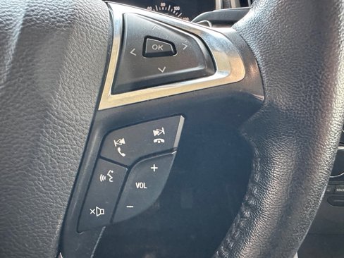 Used 2018 Ford Edge SEL image 21