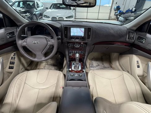 Used 2010 INFINITI G37 Convertible w/ Interior Accent Pkg image 2