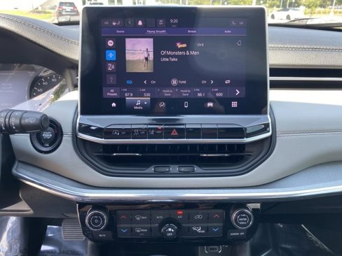 Used 2022 Jeep Compass Limited image 10