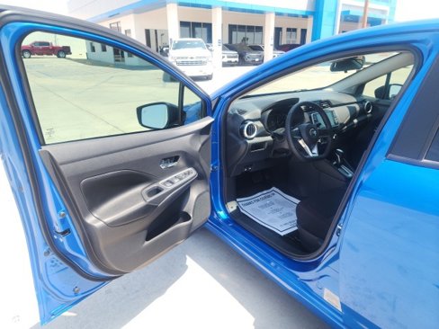 Used 2022 Nissan Versa SR image 16