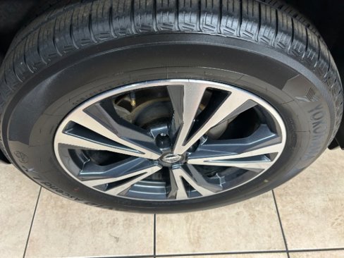 Used 2019 Nissan Rogue SV w/ Premium Package image 19
