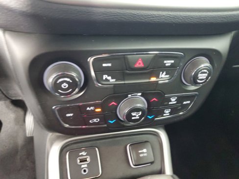Used 2018 Jeep Compass Latitude w/ Popular Equipment Group image 19