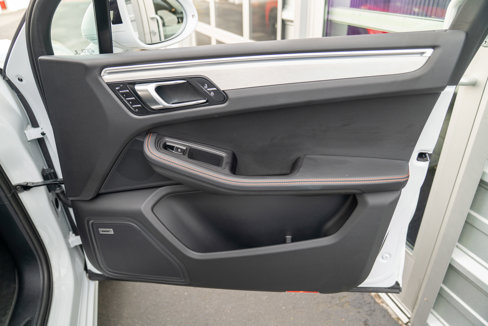 Used 2022 Porsche Macan image 38