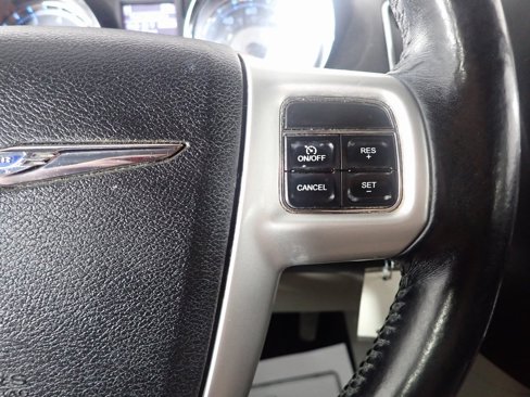Used 2016 Chrysler Town & Country Touring image 25