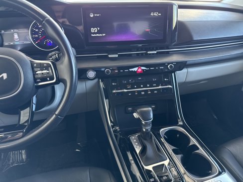Used 2022 Kia Carnival EX image 39