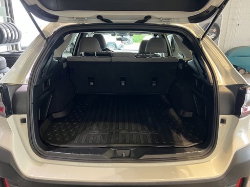 Used 2020 Subaru Outback Premium image 8