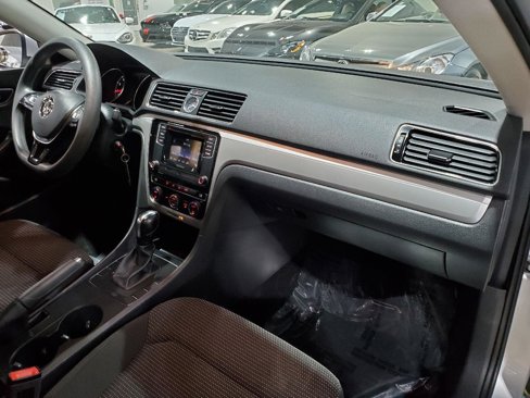 Used 2017 Volkswagen Passat 1.8T S image 15